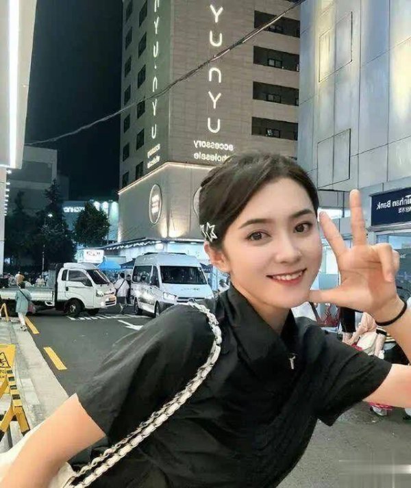 配资在线机构论坛网 33岁奚美丽近况曝光 两嫁梁靖崑退圈安心带俩儿子